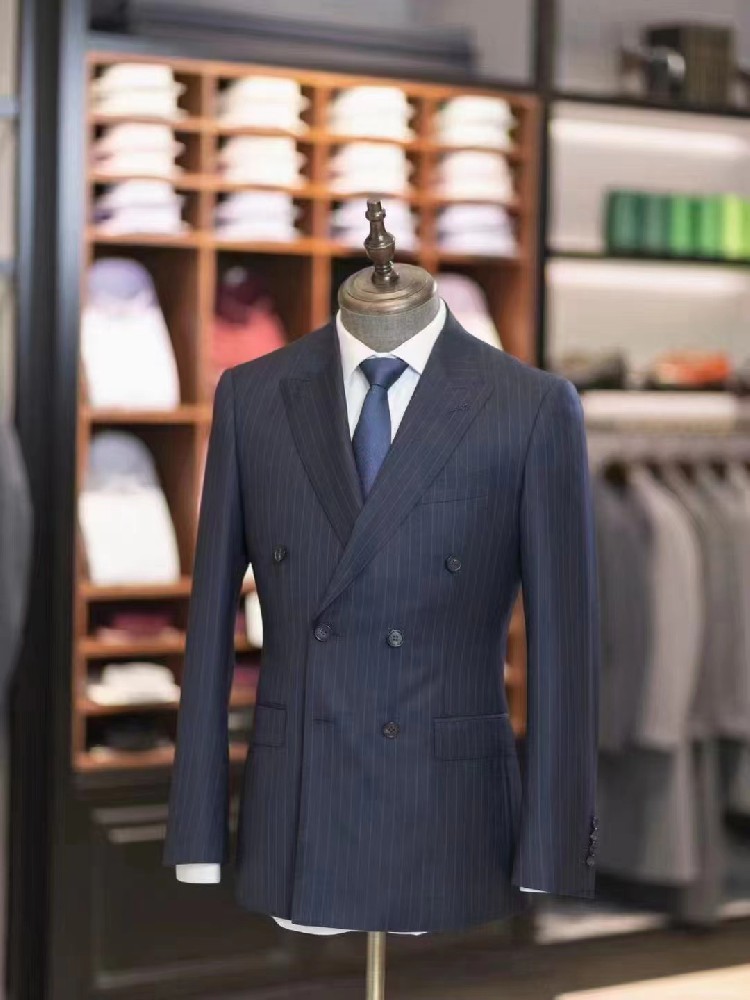 藍帝博綸幫您分析新郎西服定制著裝到底該注意什么？